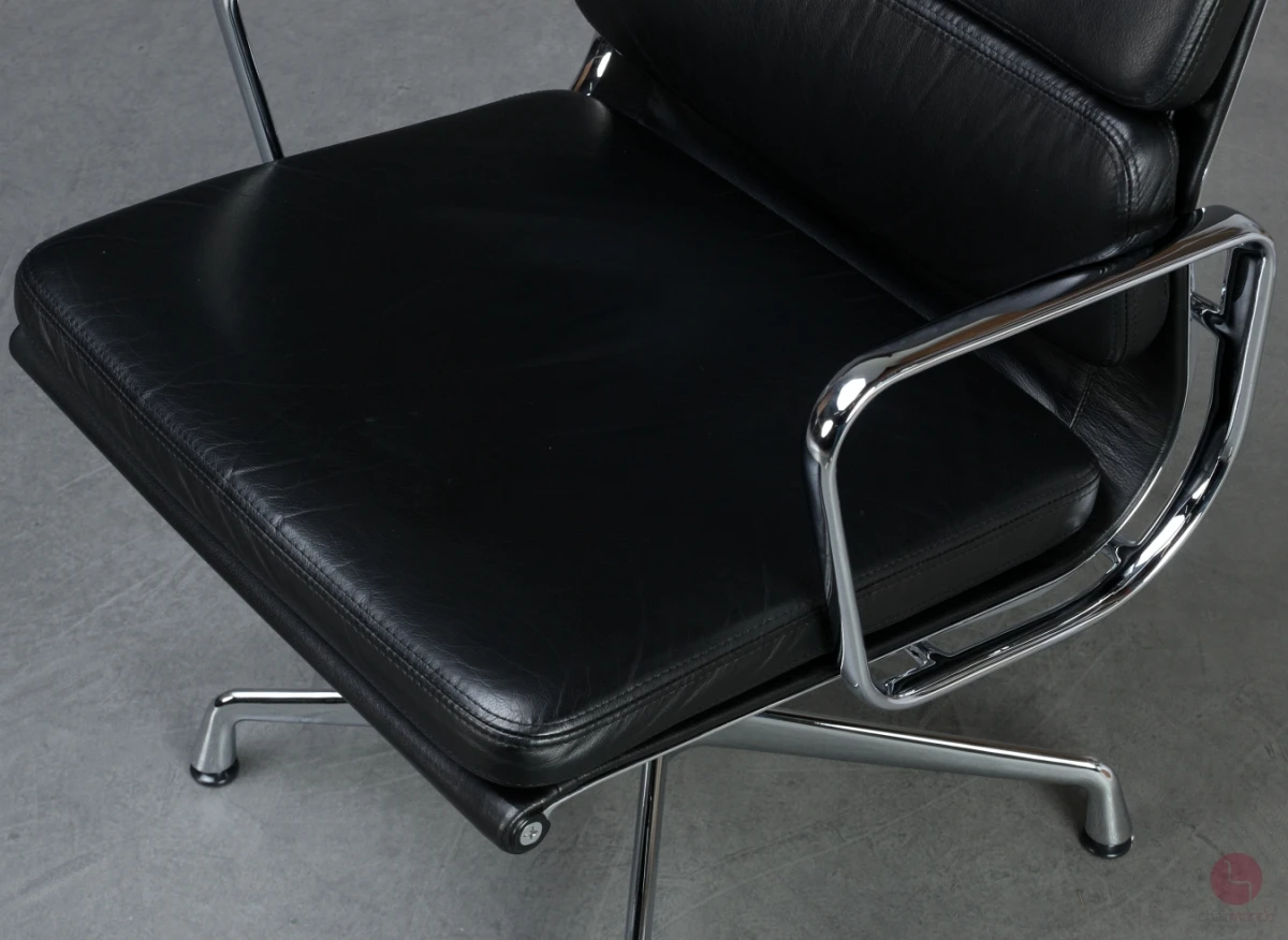 Vitra EA 208 Soft Pad Bürostuhl mit schwarzem Leder gebraucht
