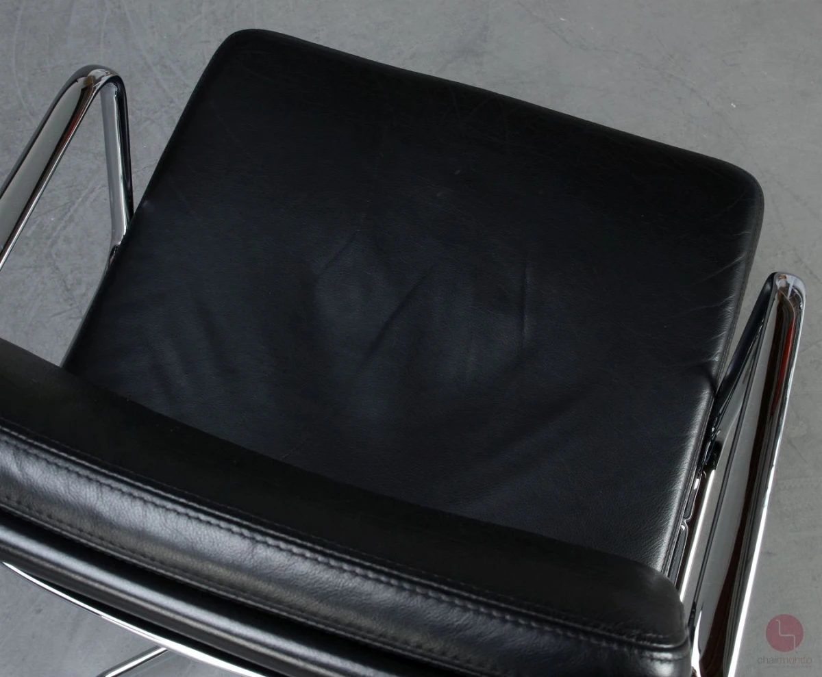 Vitra EA 208 Soft Pad Bürostuhl mit schwarzem Leder gebraucht