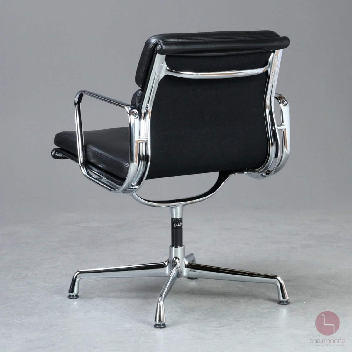 Vitra EA 208 Soft Pad Bürostuhl mit schwarzem Leder gebraucht
