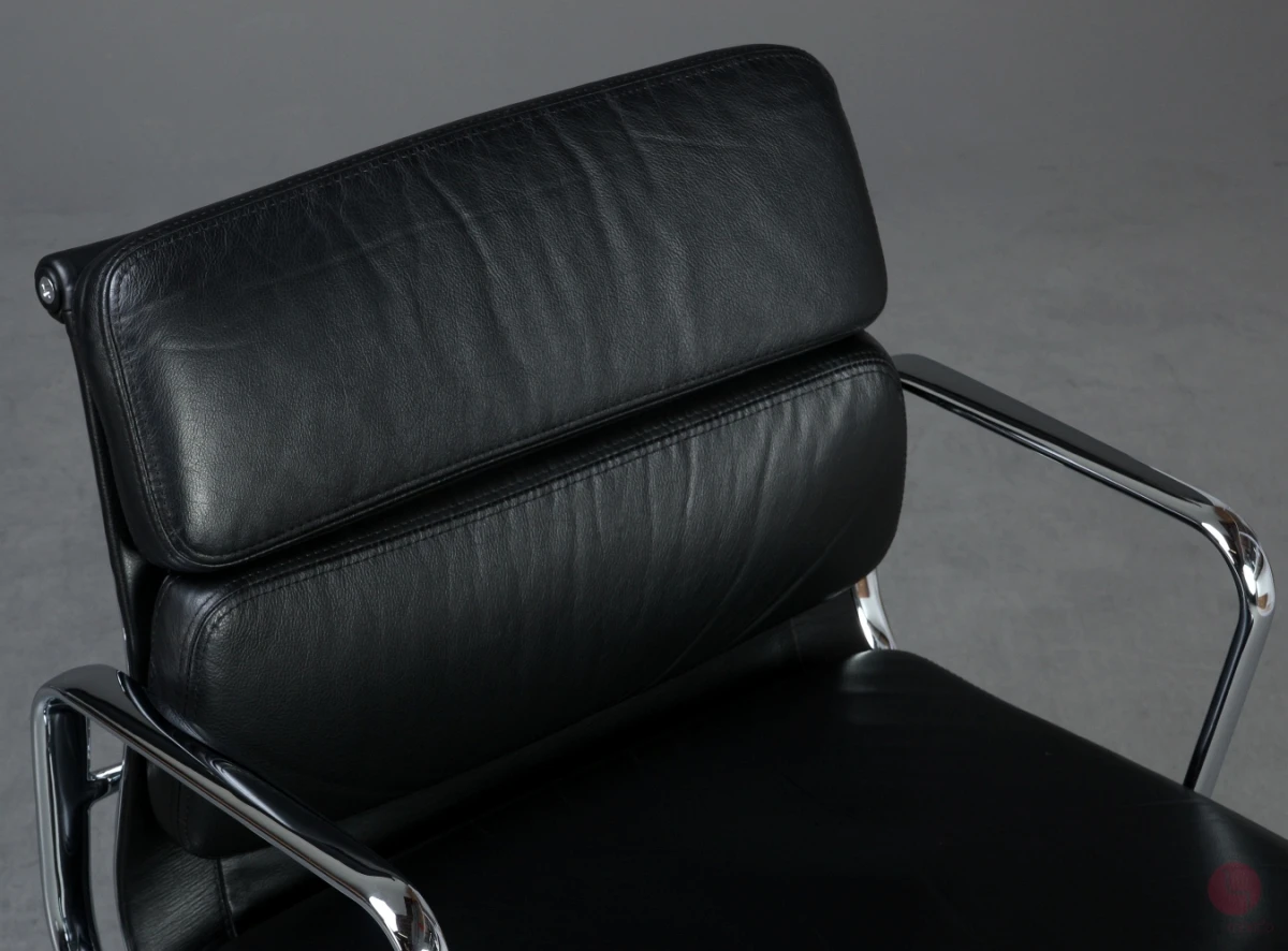 Vitra EA 208 Soft Pad Bürostuhl mit schwarzem Leder gebraucht