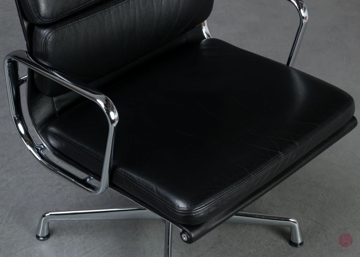 Vitra EA 208 Soft Pad Bürostuhl mit schwarzem Leder gebraucht