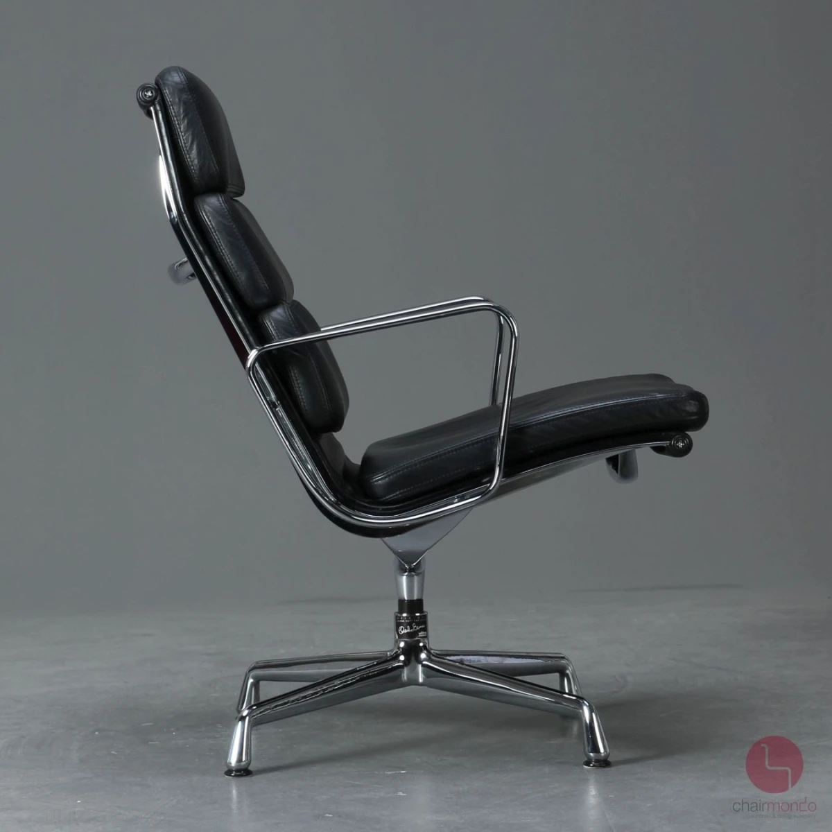 Vitra EA 215 Soft Pad Chair Lounge Sessel Leder Schwarz gebraucht