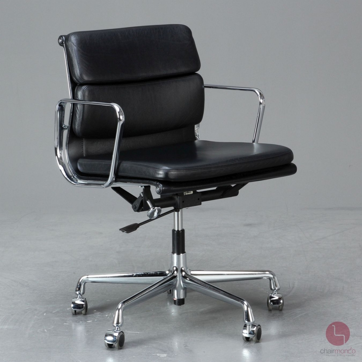 Vitra EA 217 Soft Pad Chair Leder Schwarz Bürostuhl gebraucht