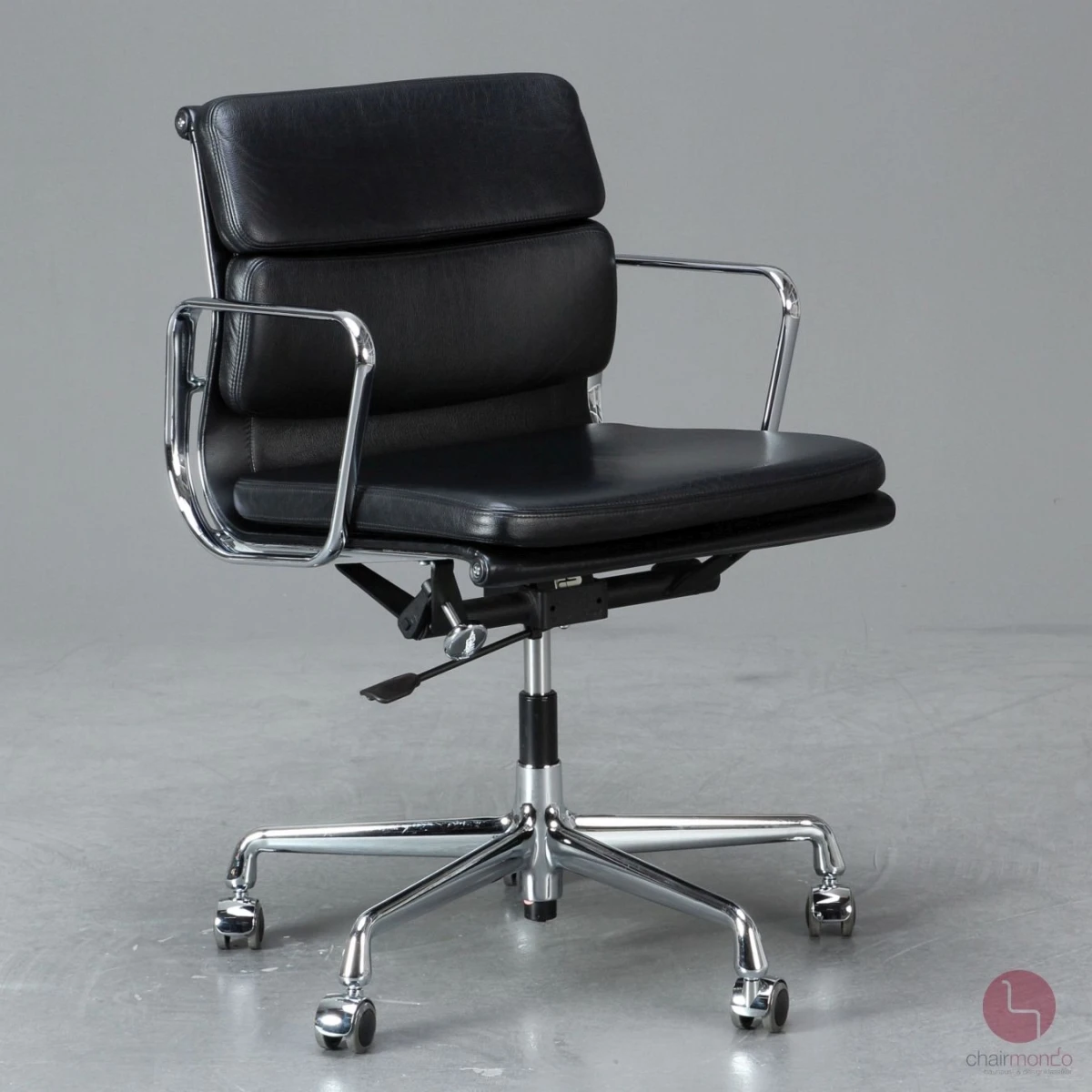 Vitra EA 217 Soft Pad Chair Leder Schwarz Bürostuhl gebraucht