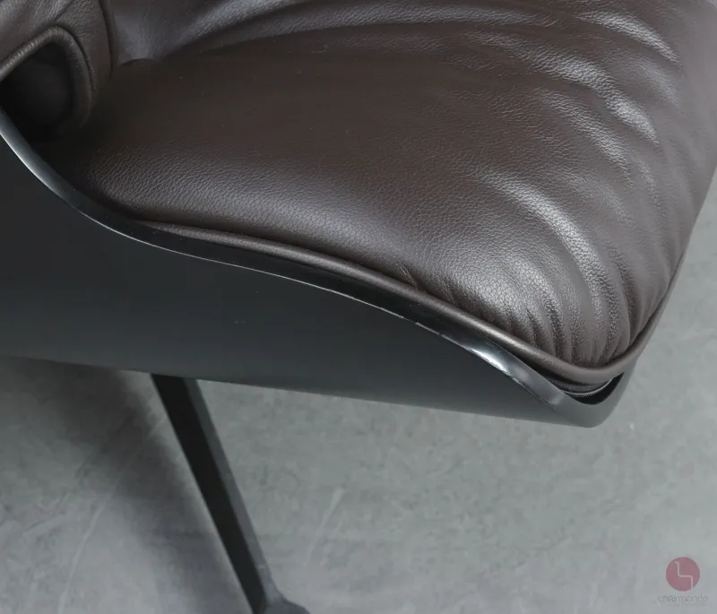 Vitra Eames Lounge Chair Schwarz mit dunkelbraunem Leder gebraucht