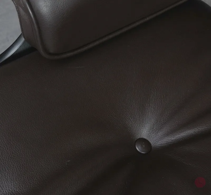 Vitra Eames Lounge Chair Schwarz mit dunkelbraunem Leder gebraucht