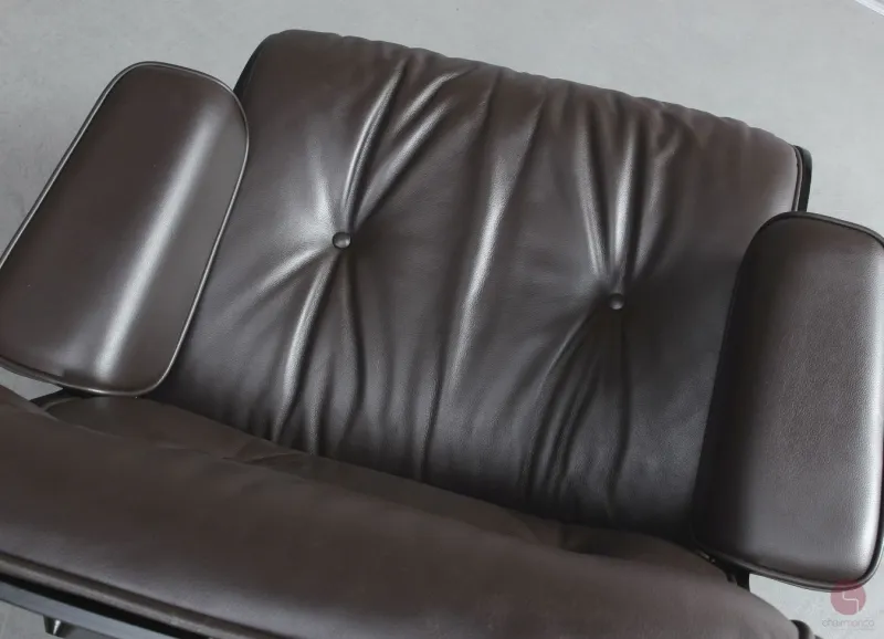 Vitra Eames Lounge Chair Schwarz mit dunkelbraunem Leder gebraucht
