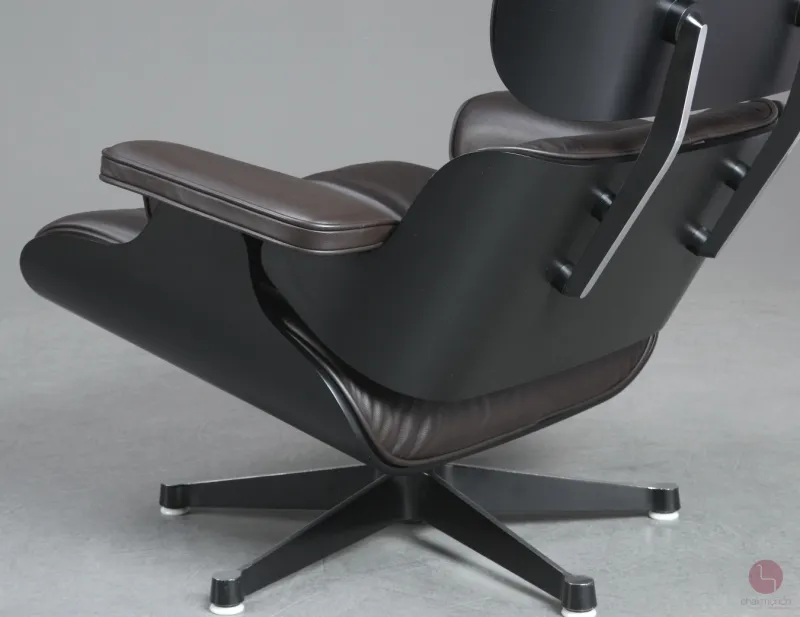 Vitra Eames Lounge Chair Schwarz mit dunkelbraunem Leder gebraucht