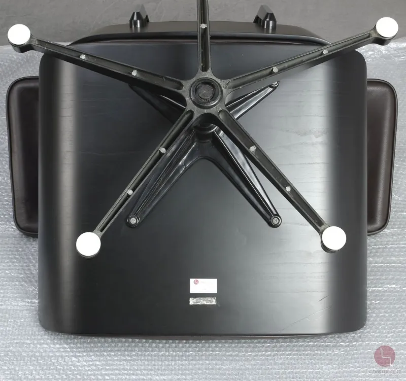 Vitra Eames Lounge Chair Schwarz mit dunkelbraunem Leder gebraucht