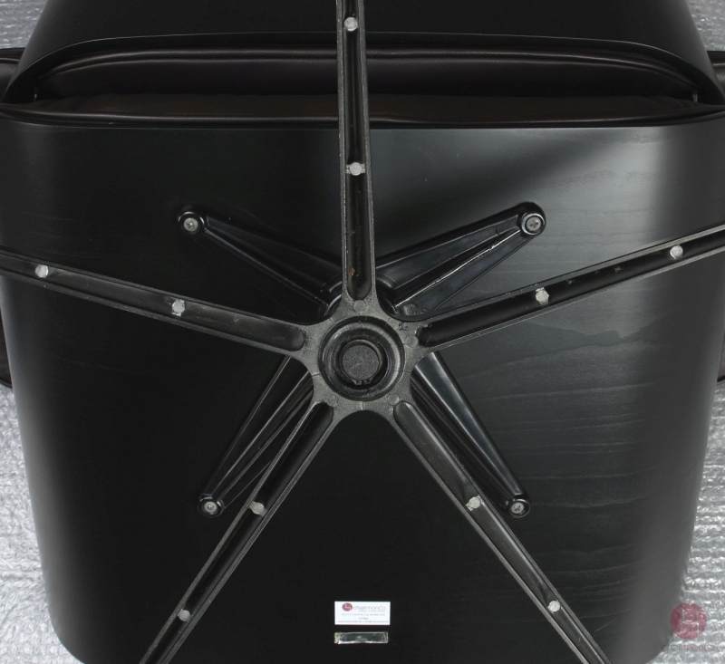 Vitra Eames Lounge Chair Schwarz mit dunkelbraunem Leder gebraucht
