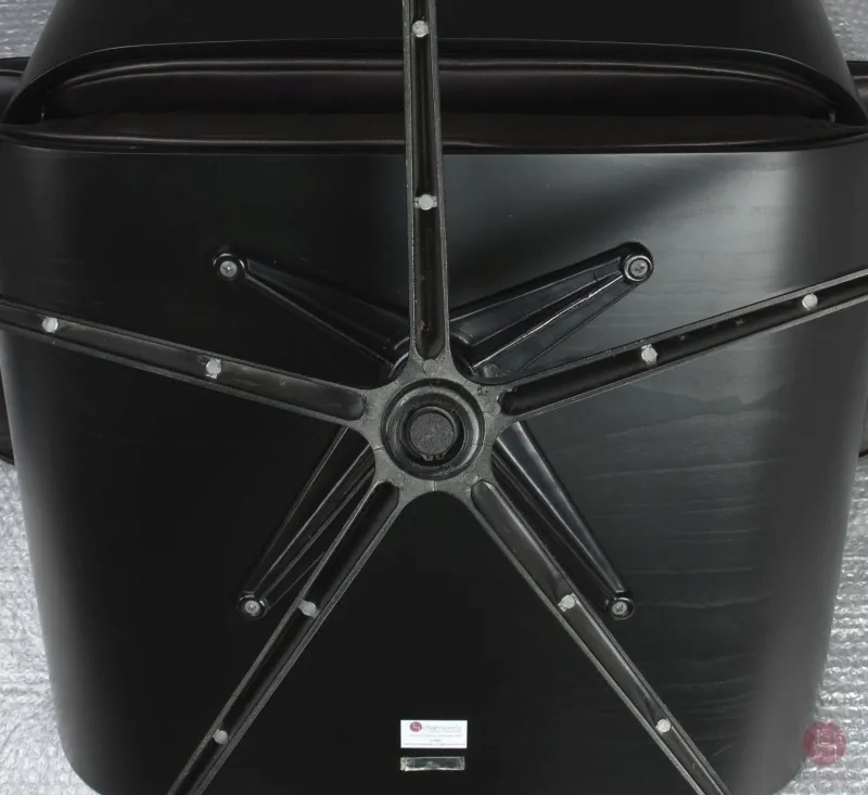 Vitra Eames Lounge Chair Schwarz mit dunkelbraunem Leder gebraucht