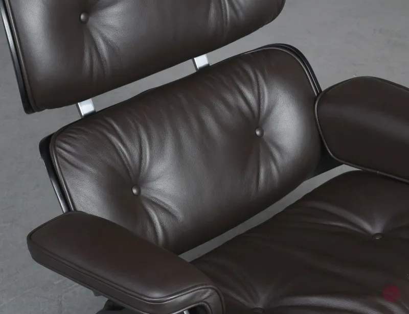 Vitra Eames Lounge Chair Schwarz mit dunkelbraunem Leder gebraucht