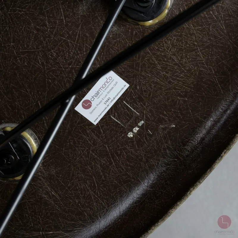 Vitra Eames Side Chair Braun Fiberglass mit Holzgestell gebraucht