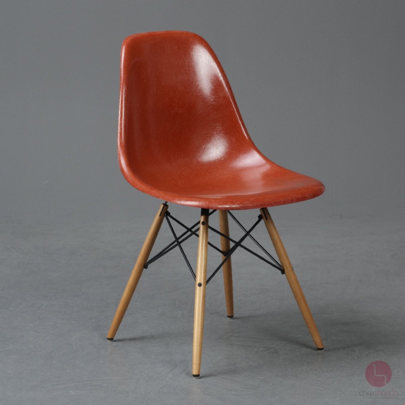 Preview: Vitra Eames DSW Side Chair Fiberglas Hermann Miller Terracotta Ahorngestell gebraucht
