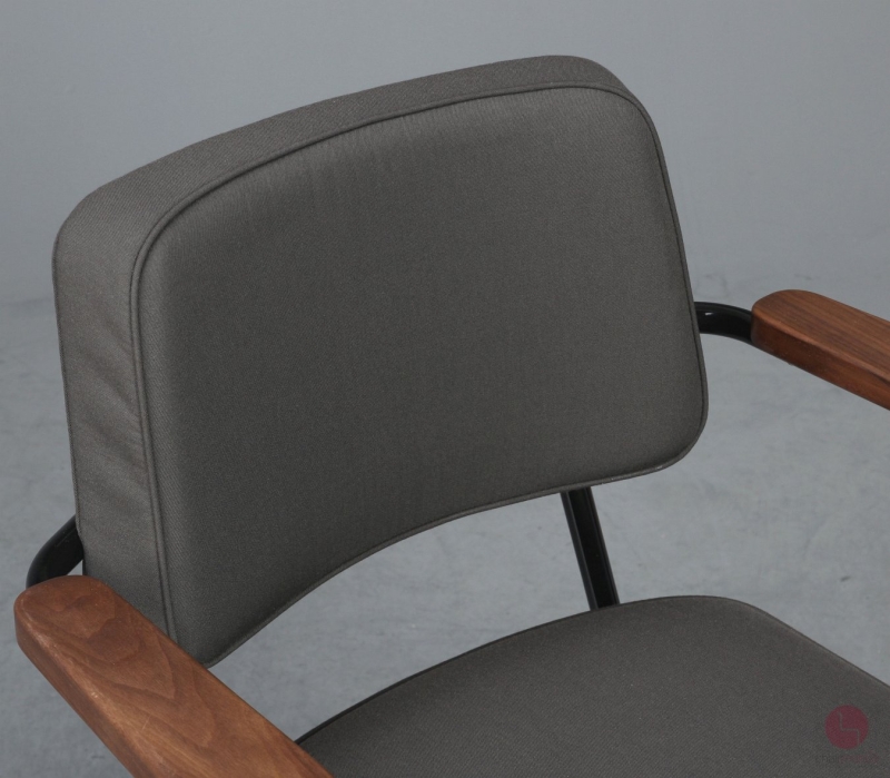 Preview: Vitra Pivotant Bürostuhl Stoff Braun Gestell Schwarz gebraucht