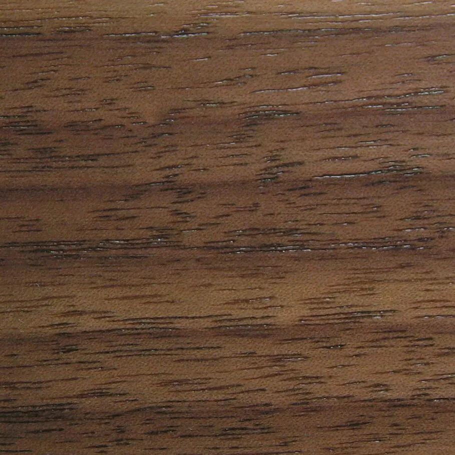 Nussbaum klar lackiert