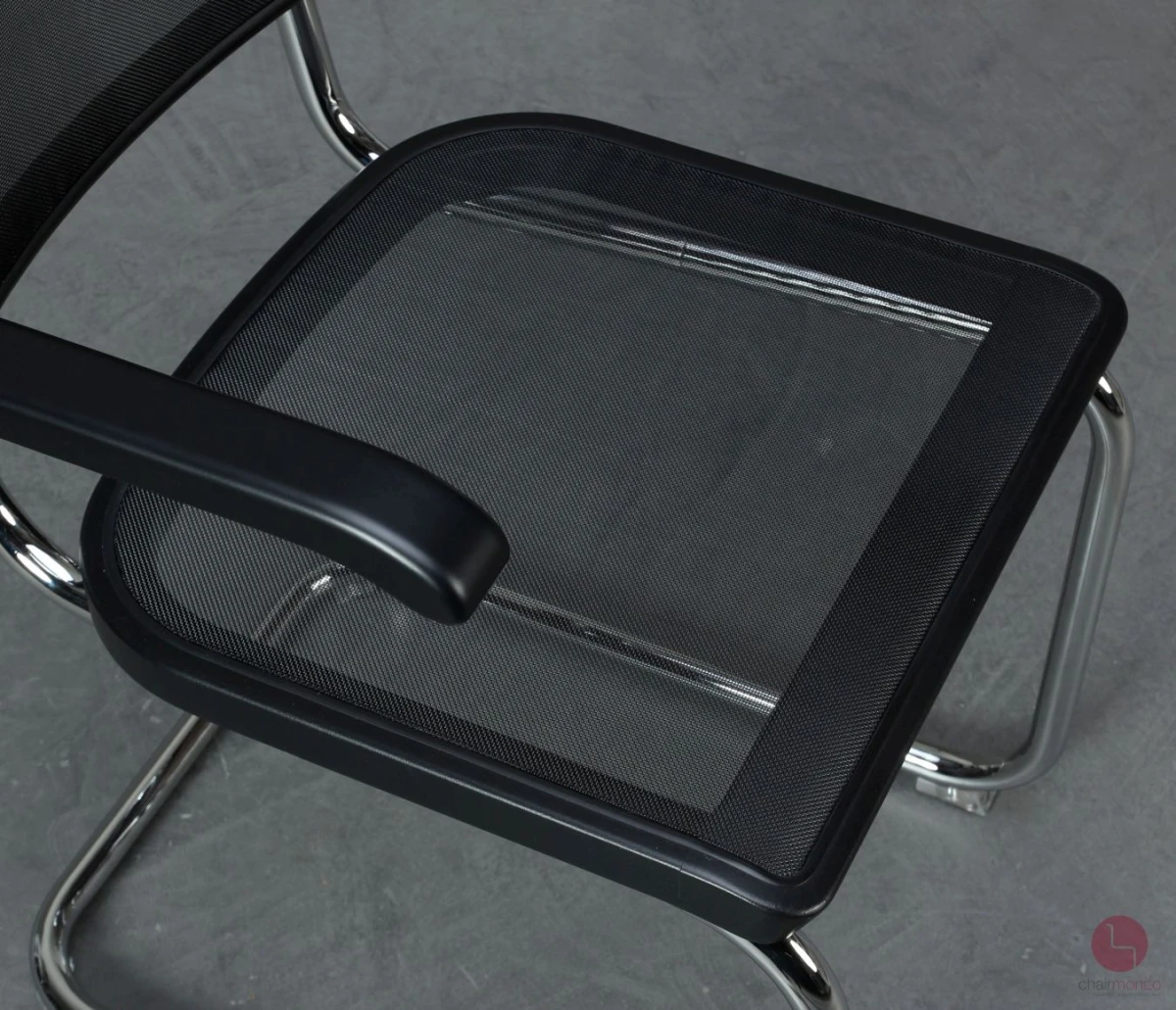 Thonet S64 N Schwarz Freischwinger mit Kunststoff Netzgewebe gebraucht Thonet S64 N Schwarz Freischwinger mit Kunststoff Netzgewebe gebraucht