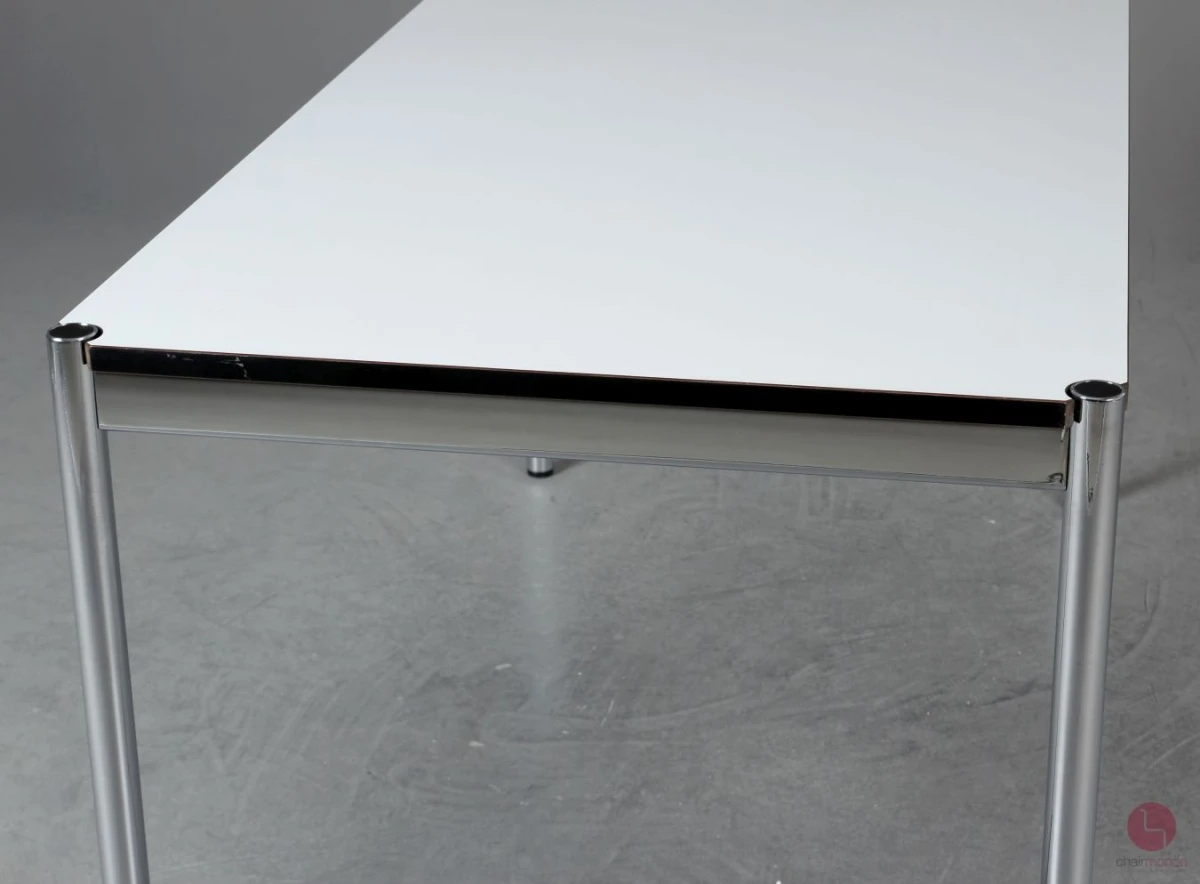 USM Haller Schreibtisch 150 x 75 cm mit weißer Platte gebraucht USM Haller Schreibtisch 150 x 75 cm mit weißer Platte gebraucht