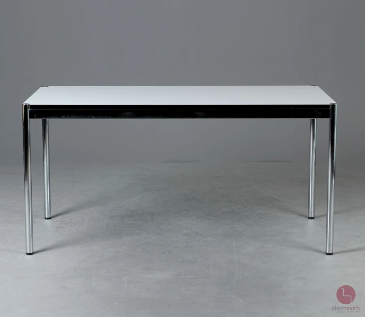 USM Haller Schreibtisch 150 x 75 cm mit weißer Platte gebraucht USM Haller Schreibtisch 150 x 75 cm mit weißer Platte gebraucht