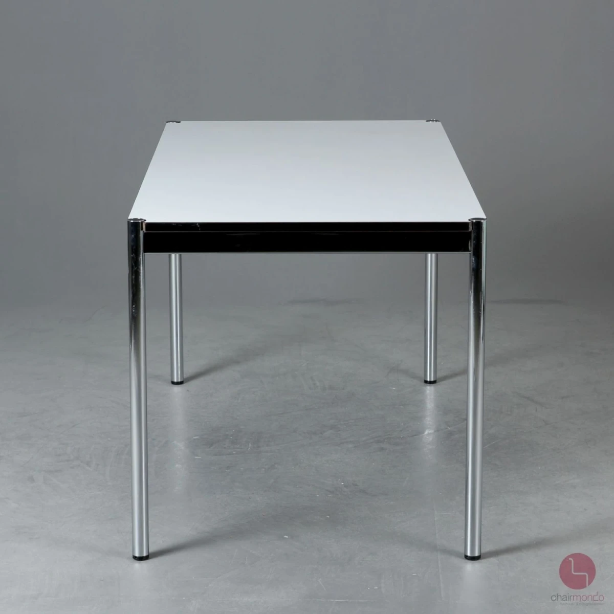 USM Haller Schreibtisch 150 x 75 cm mit weißer Platte gebraucht USM Haller Schreibtisch 150 x 75 cm mit weißer Platte gebraucht