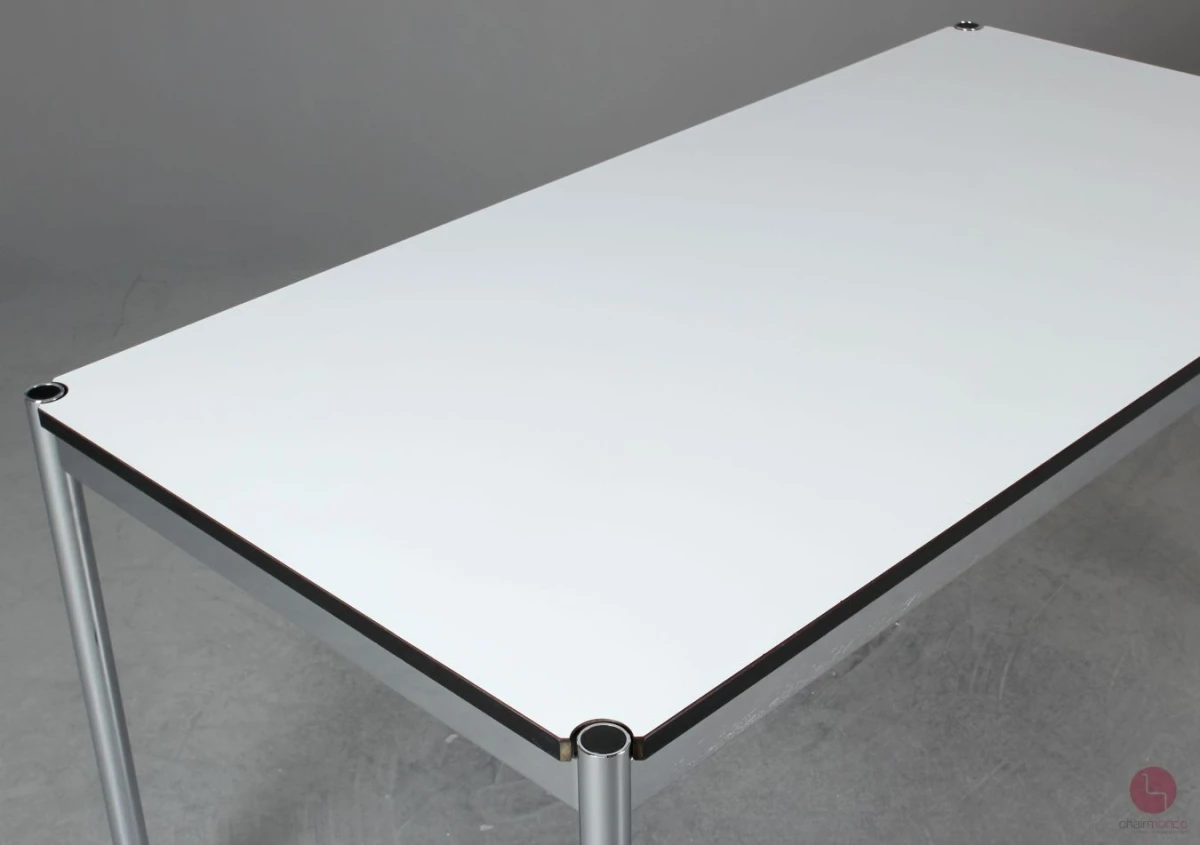 USM Haller Schreibtisch 150 x 75 cm mit weißer Platte gebraucht USM Haller Schreibtisch 150 x 75 cm mit weißer Platte gebraucht