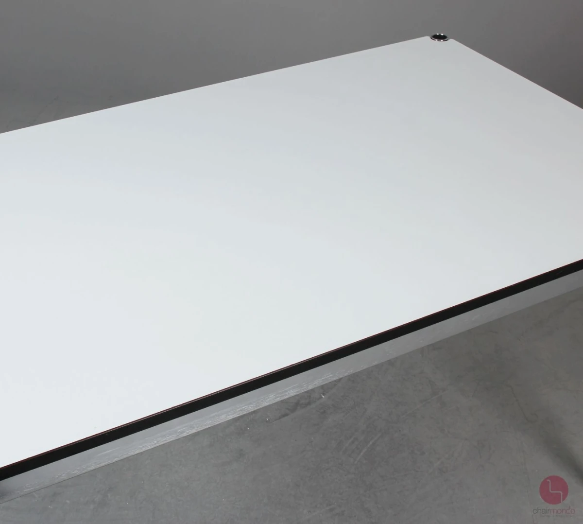 USM Haller Schreibtisch 150 x 75 cm mit weißer Platte gebraucht USM Haller Schreibtisch 150 x 75 cm mit weißer Platte gebraucht