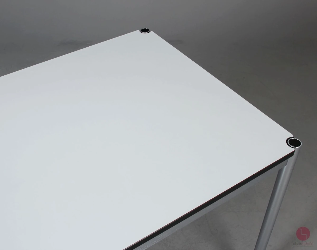 USM Haller Schreibtisch 150 x 75 cm mit weißer Platte gebraucht USM Haller Schreibtisch 150 x 75 cm mit weißer Platte gebraucht