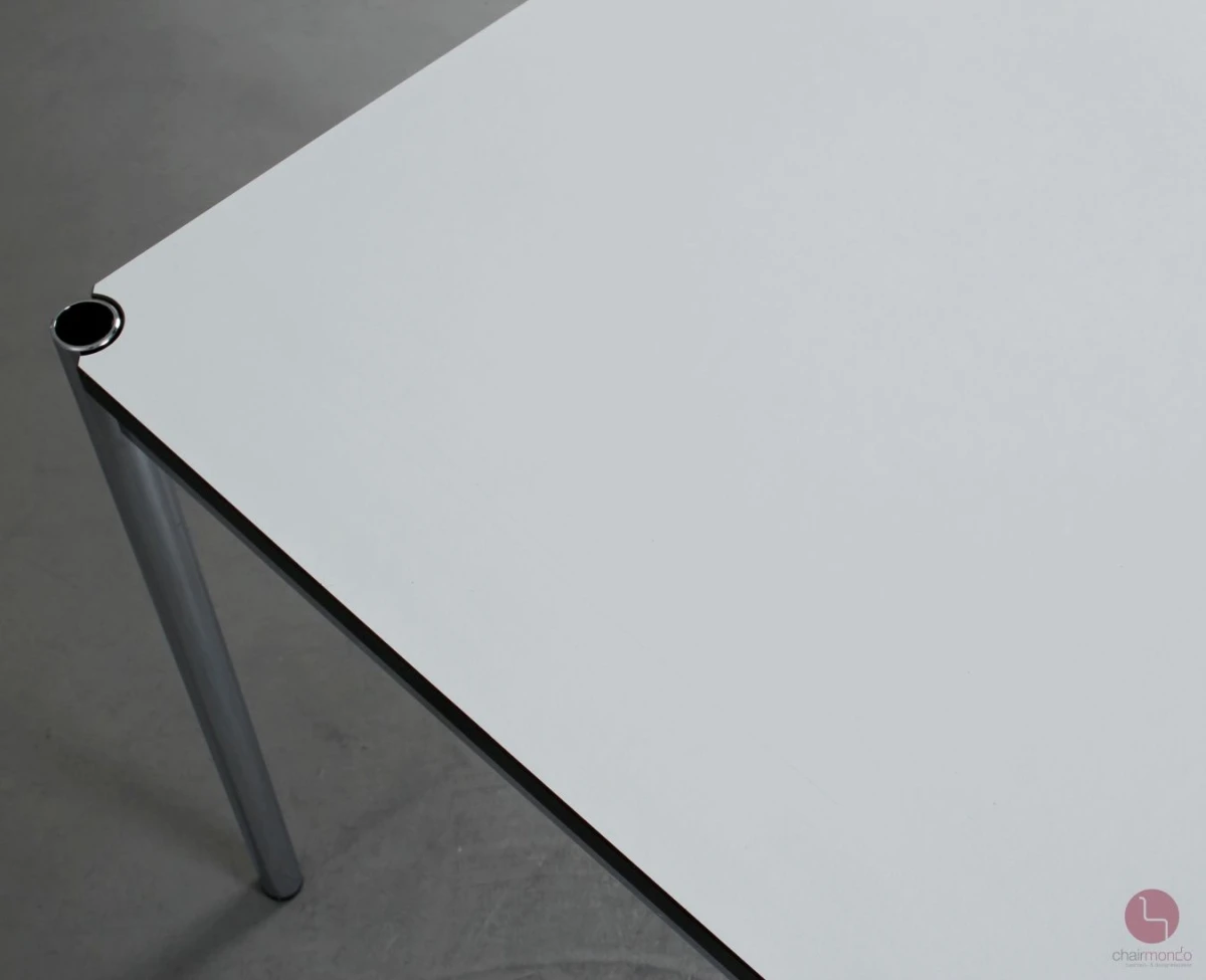 USM Haller Schreibtisch 150 x 75 cm mit weißer Platte gebraucht USM Haller Schreibtisch 150 x 75 cm mit weißer Platte gebraucht
