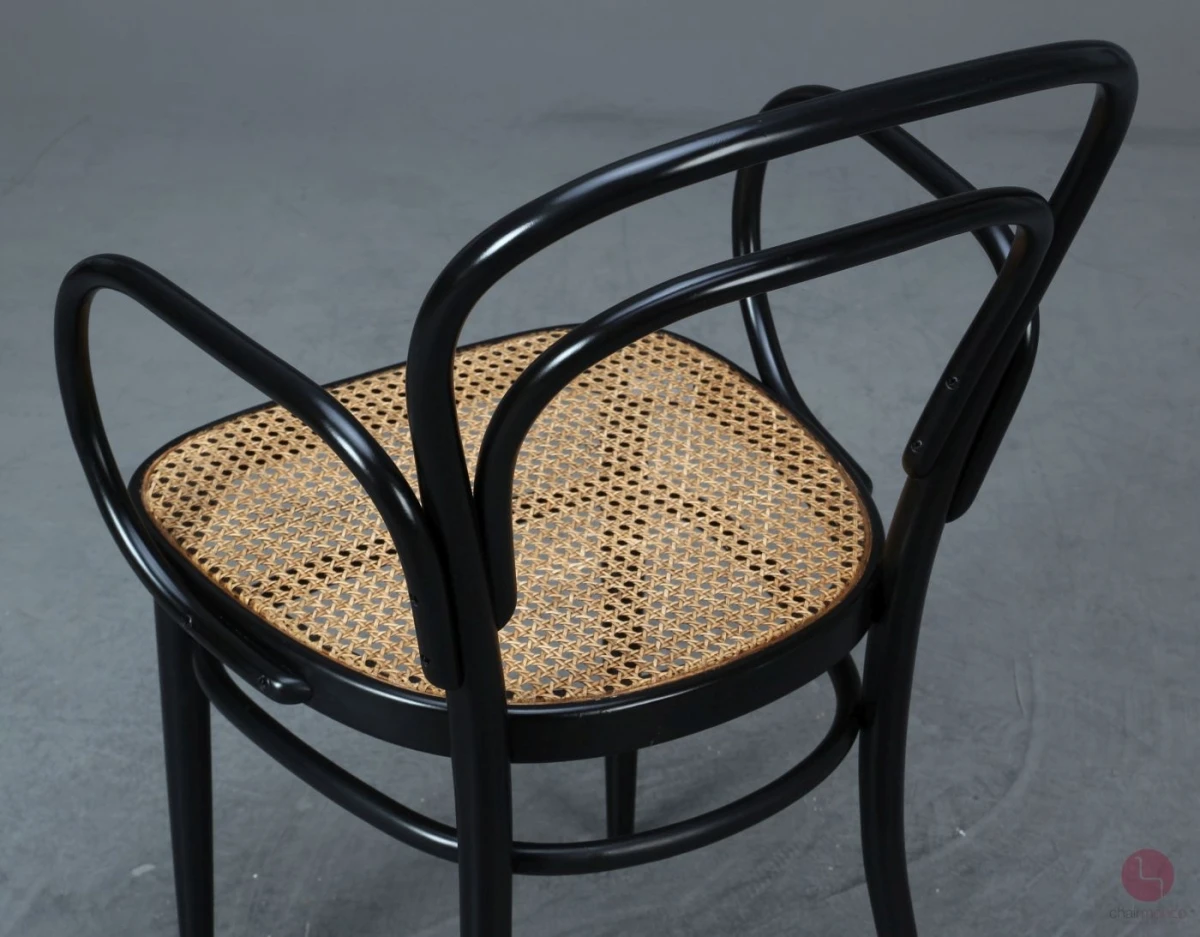Thonet 214 F Schwarz Bugholzstuhl mit Geflecht gebraucht Thonet 214 F Schwarz Bugholzstuhl mit Geflecht gebraucht