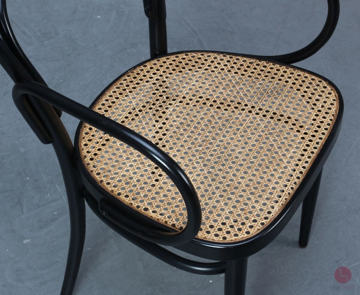 Thonet 214 F Schwarz Bugholzstuhl mit Geflecht gebraucht Thonet 214 F Schwarz Bugholzstuhl mit Geflecht gebraucht