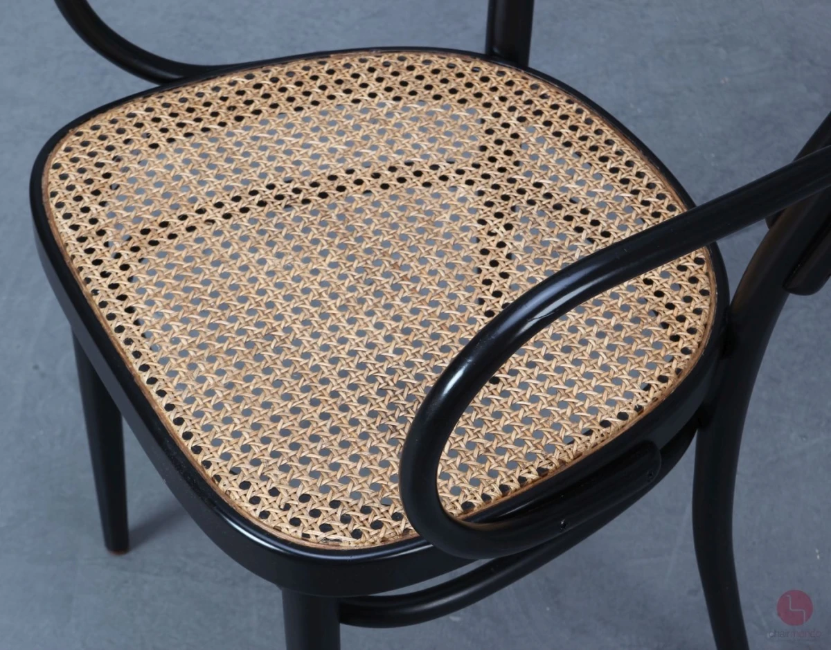 Thonet 214 F Schwarz Bugholzstuhl mit Geflecht gebraucht Thonet 214 F Schwarz Bugholzstuhl mit Geflecht gebraucht