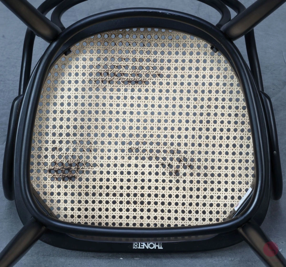 Thonet 214 F Schwarz Bugholzstuhl mit Geflecht gebraucht Thonet 214 F Schwarz Bugholzstuhl mit Geflecht gebraucht