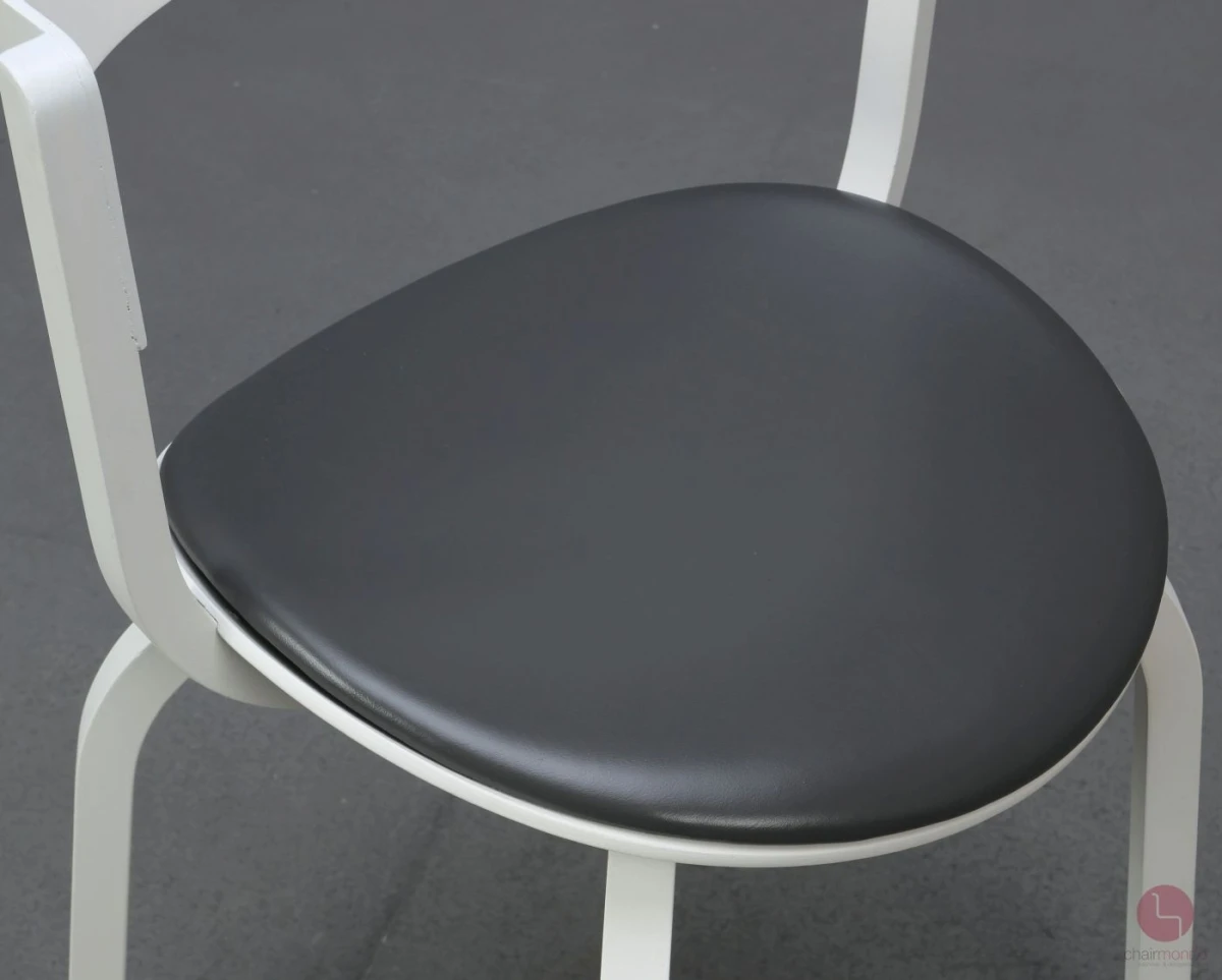 Thonet 404 SPF Leder Grau Bugholzstuhl Weiß gebraucht Thonet 404 SPF Leder Grau Bugholzstuhl Weiß gebraucht