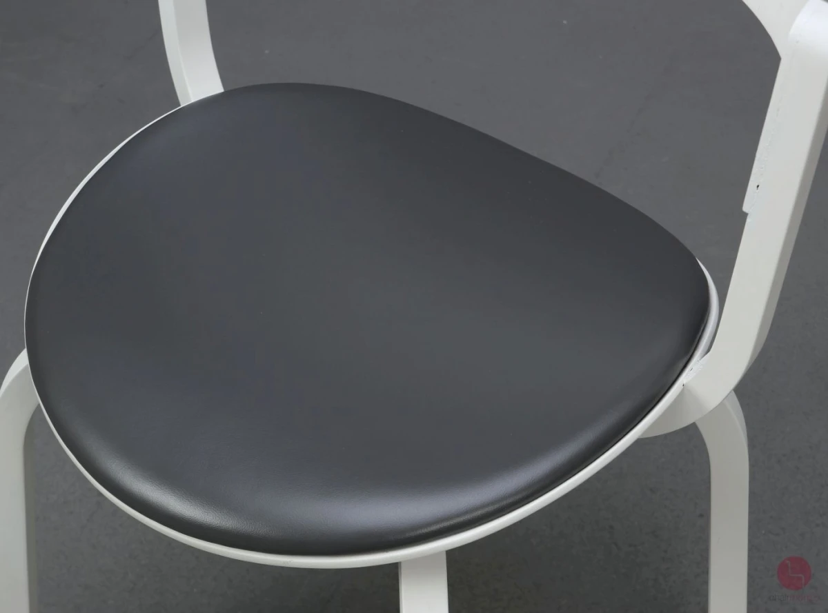 Thonet 404 SPF Leder Grau Bugholzstuhl Weiß gebraucht Thonet 404 SPF Leder Grau Bugholzstuhl Weiß gebraucht