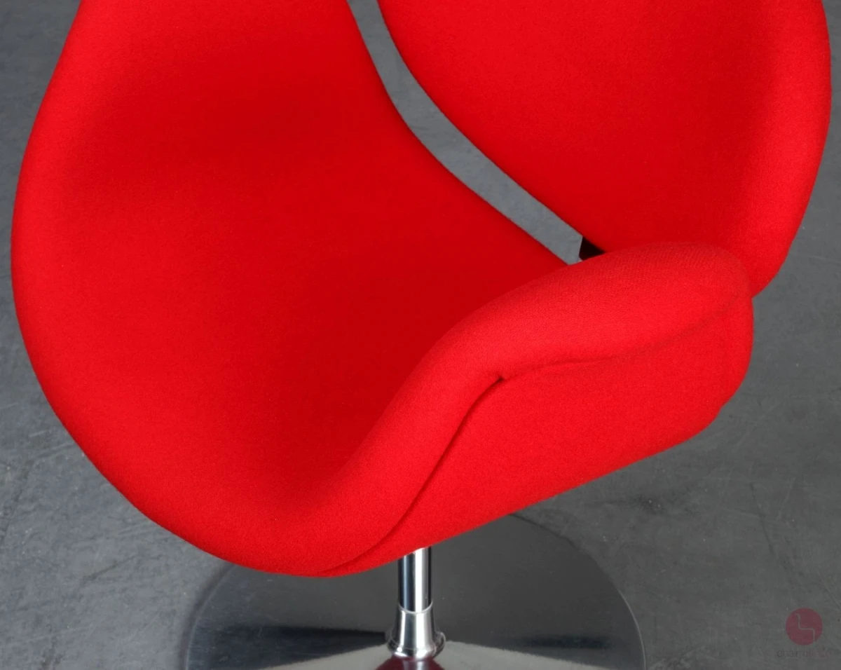 Artifort Little Tulip Chair mit rotem Stoffbezug gebraucht