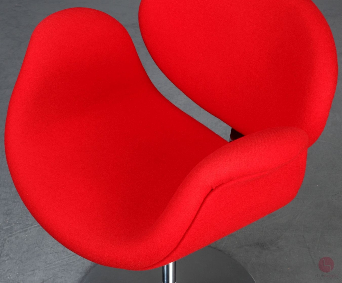 Artifort Little Tulip Chair mit rotem Stoffbezug gebraucht