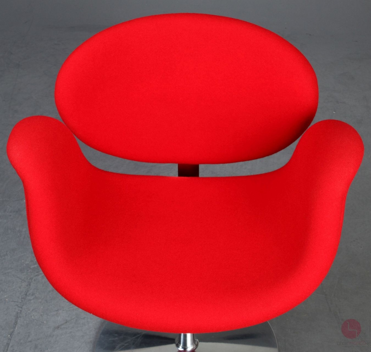 Artifort Little Tulip Chair mit rotem Stoffbezug gebraucht