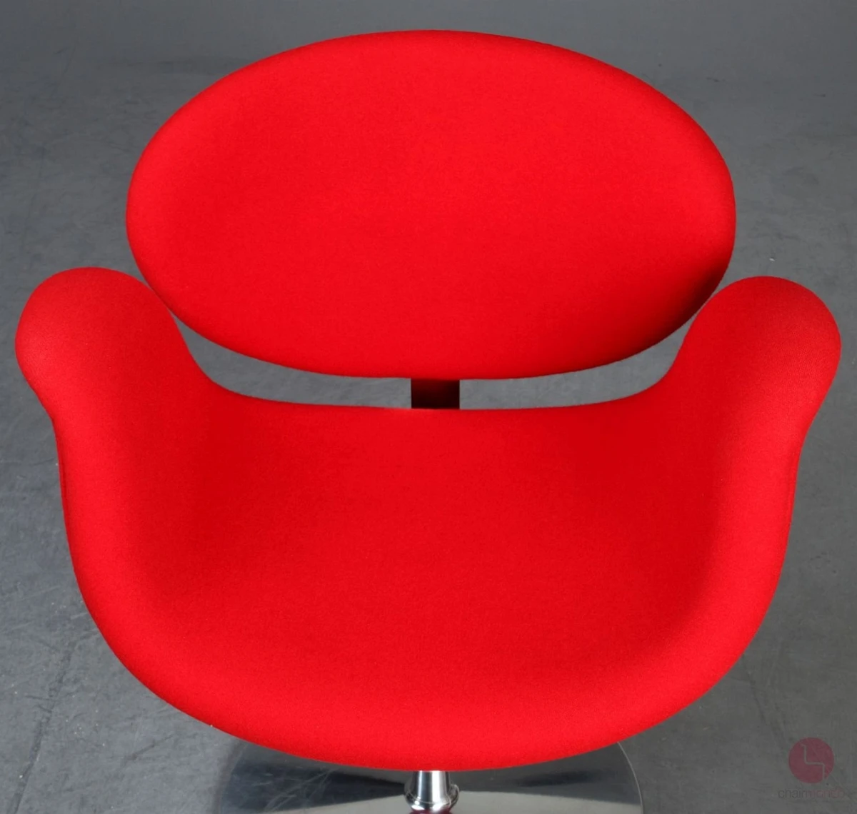 Artifort Little Tulip Chair mit rotem Stoffbezug gebraucht