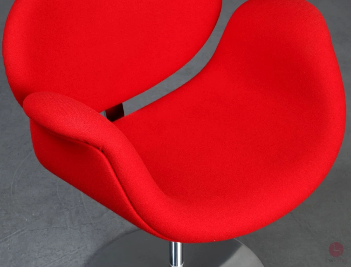 Artifort Little Tulip Chair mit rotem Stoffbezug gebraucht