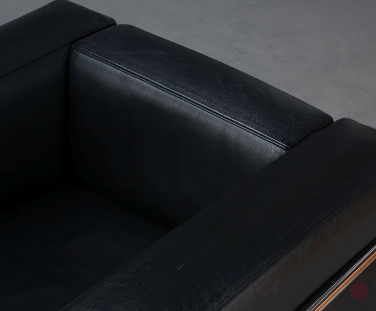 Cassina LC2 Sessel mit schwarzem Leder chairmondo