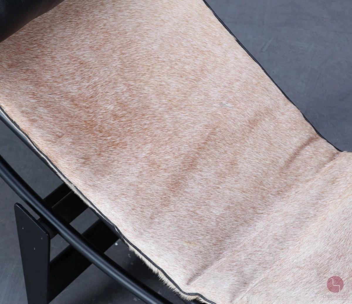 Cassina LC4 Le Corbusier Liege mit Fellauflage Beige gebraucht Cassina LC4 Le Corbusier Liege mit Fellauflage Beige gebraucht