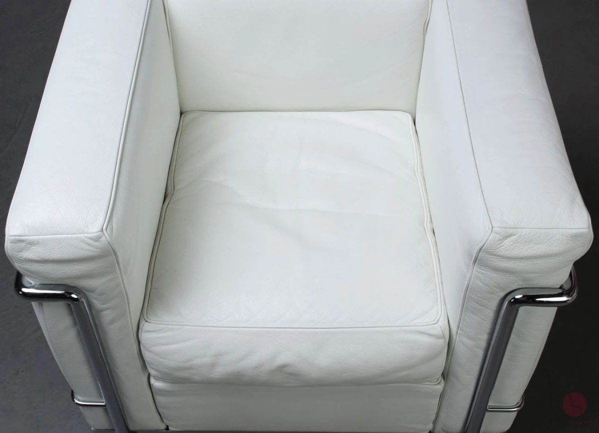 Cassina LC2 Sessel mit weißem Leder chairmondo