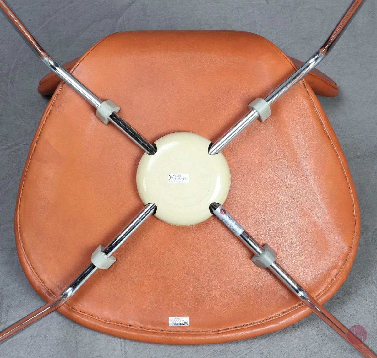 Fritz Hansen 3108 Lily Chair mit braunem Lederpolster gebraucht