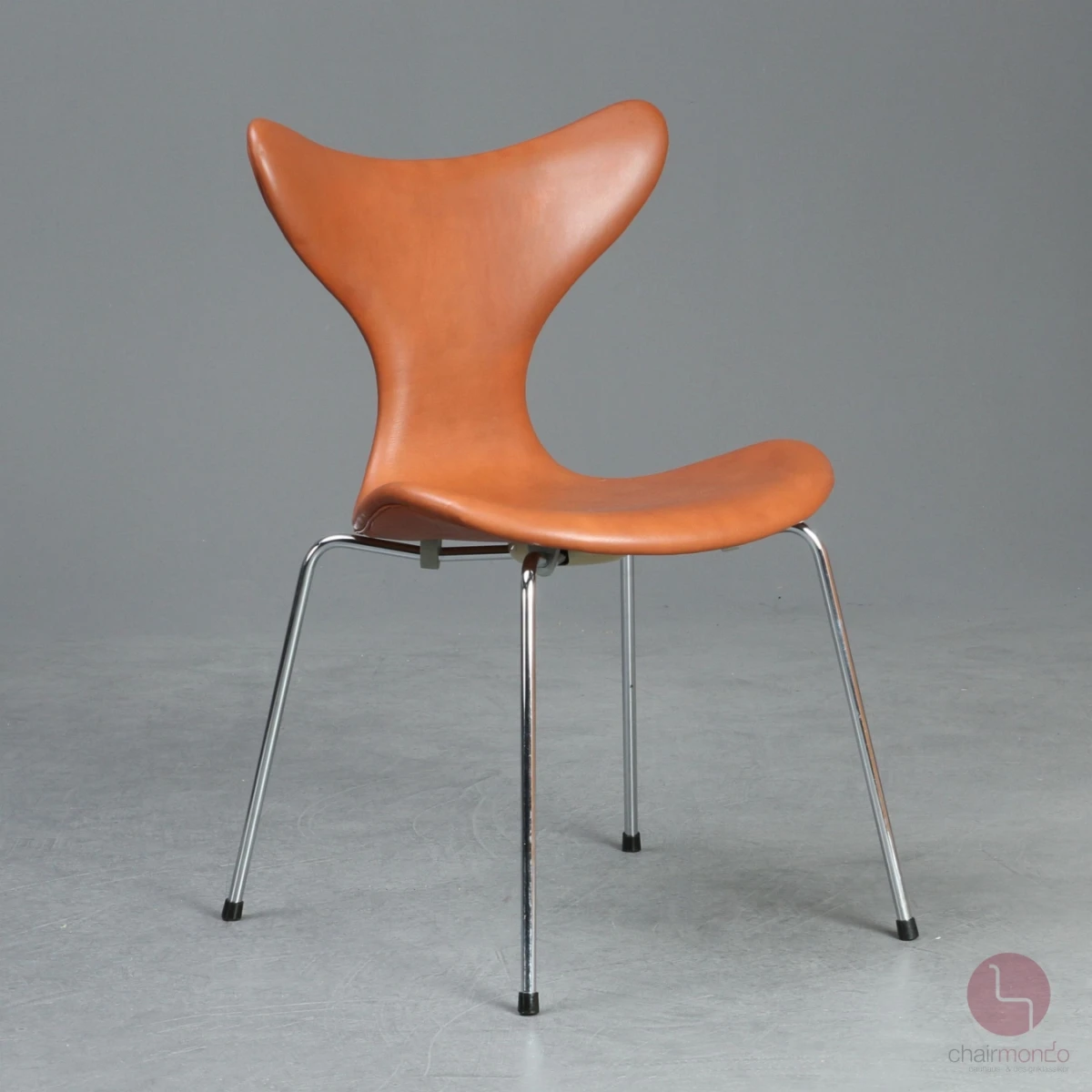 Fritz Hansen 3108 Lily Chair mit braunem Lederpolster gebraucht