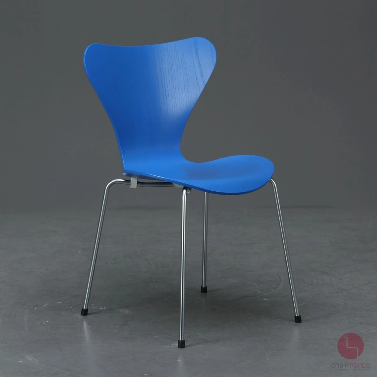 Fritz Hansen 3107 Serie 7 in Blau lackiert gebraucht Fritz Hansen 3107 Serie 7 in Blau lackiert gebraucht