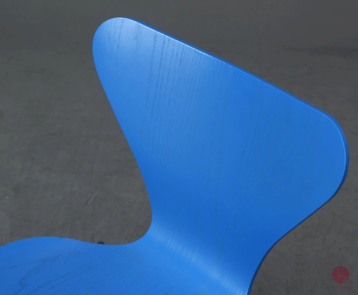 Fritz Hansen 3107 Serie 7 in Blau lackiert gebraucht Fritz Hansen 3107 Serie 7 in Blau lackiert gebraucht