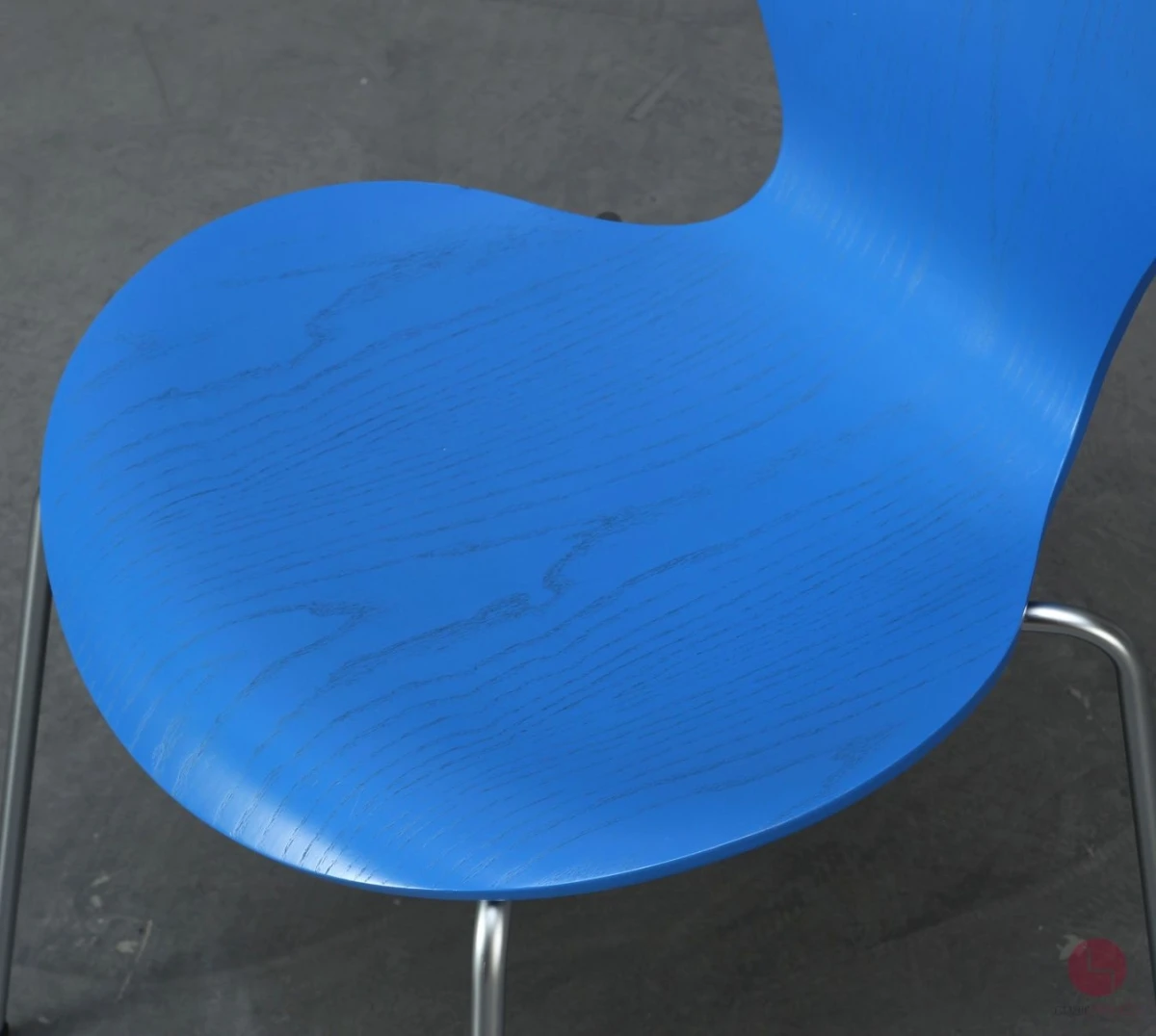 Fritz Hansen 3107 Serie 7 in Blau lackiert gebraucht Fritz Hansen 3107 Serie 7 in Blau lackiert gebraucht