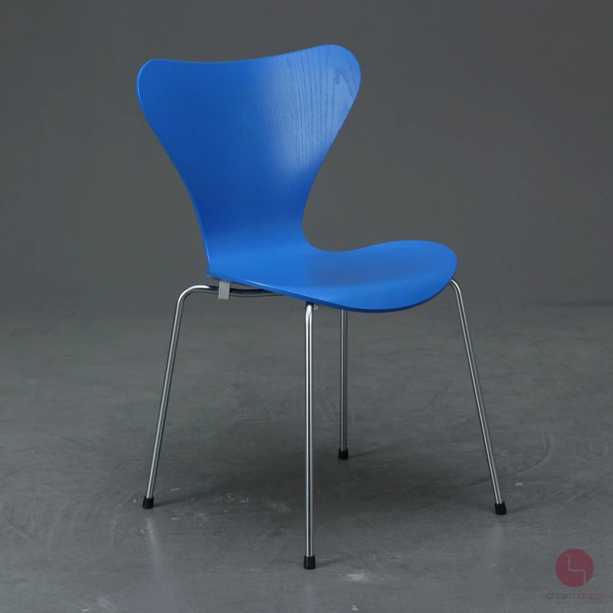 Fritz Hansen 3107 Serie 7 in Blau lackiert gebraucht Fritz Hansen 3107 Serie 7 in Blau lackiert gebraucht