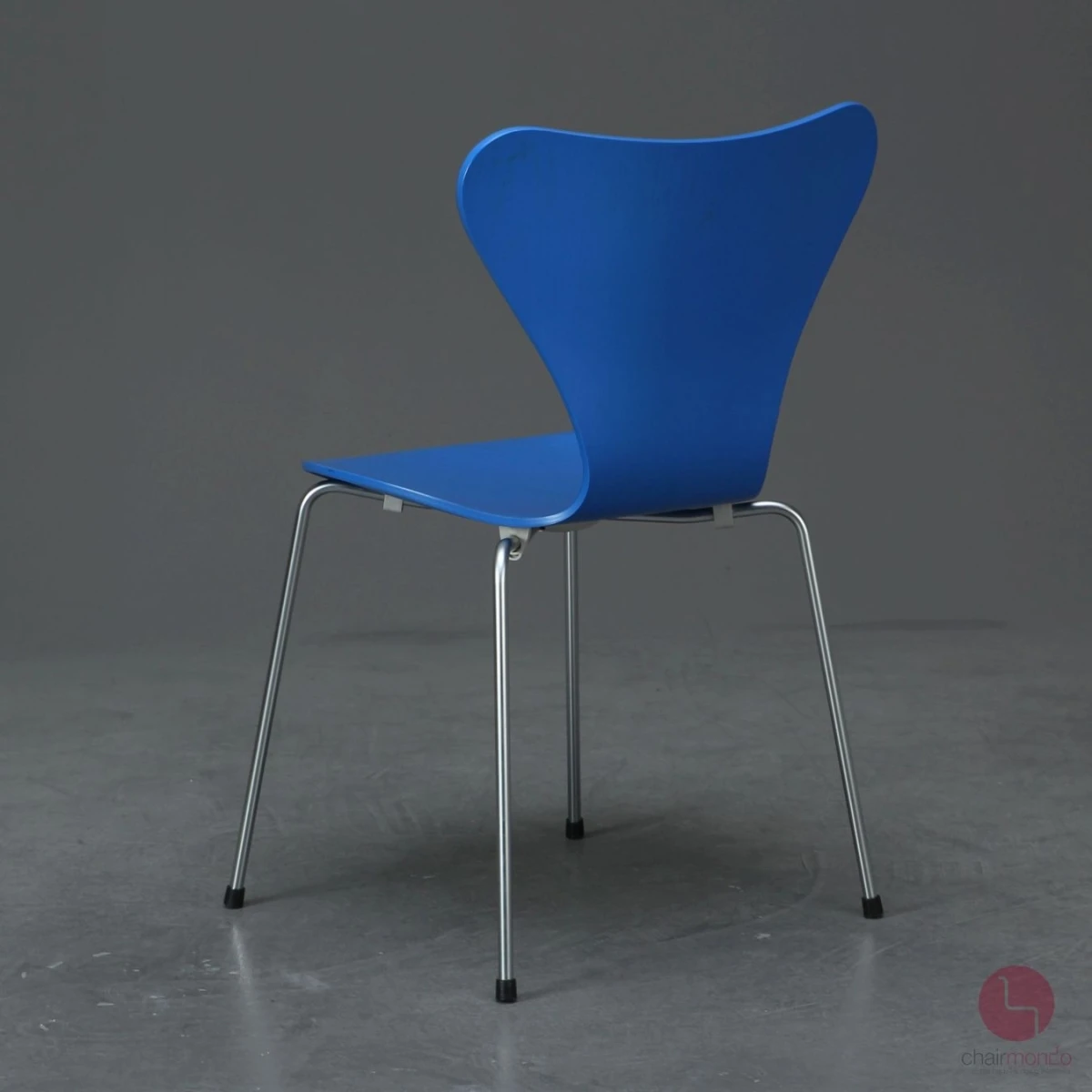 Fritz Hansen 3107 Serie 7 in Blau lackiert gebraucht Fritz Hansen 3107 Serie 7 in Blau lackiert gebraucht