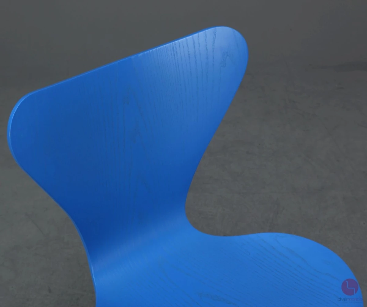 Fritz Hansen 3107 Serie 7 in Blau lackiert gebraucht Fritz Hansen 3107 Serie 7 in Blau lackiert gebraucht
